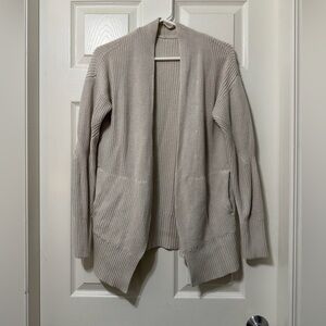 Lululemon athletica cashlu sweater size 6/8 euc